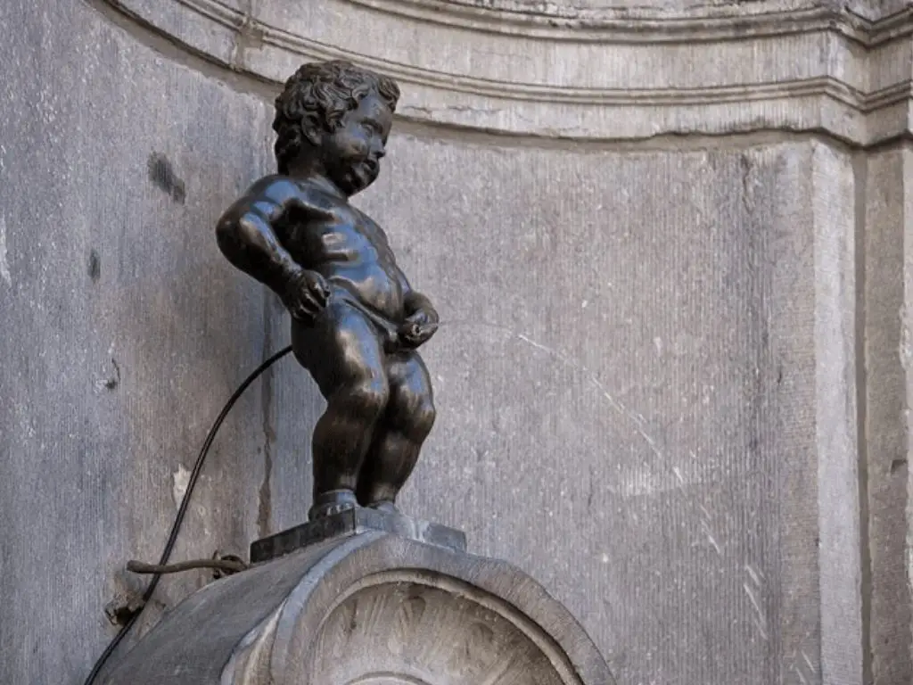 Boy pissing boy small boy pissing Manneken Pis