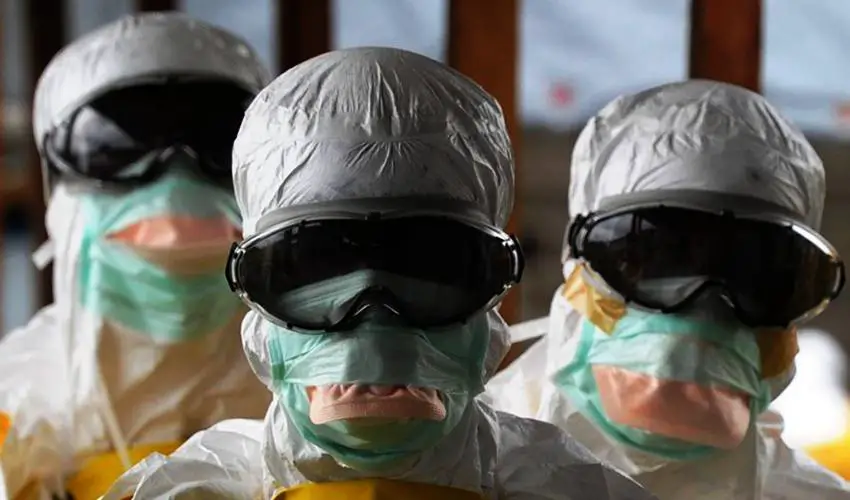 doctors-in-protective-suits-wersm