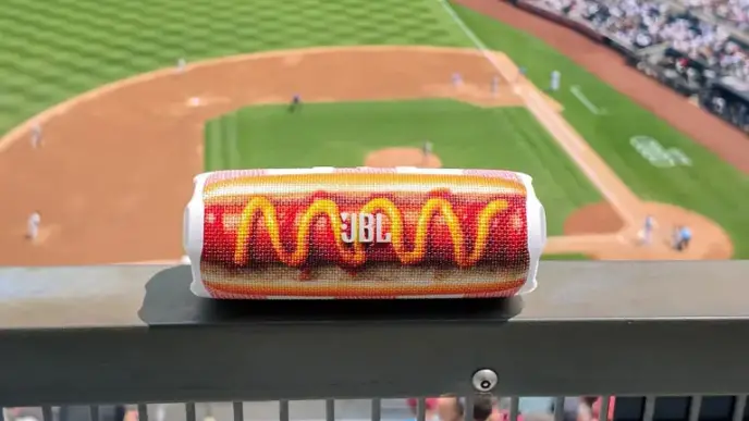 JBL hot dog speaker